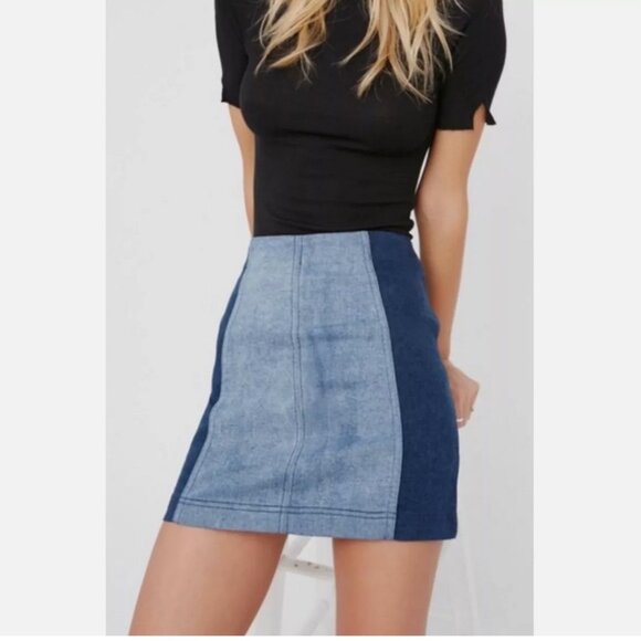 Free People Patchwork Denim SZ 4 Mini Skirt Stretchy y2k Hannah Montana 90s - Picture 1 of 10